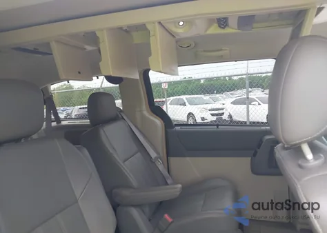 2008 Chrysler Town & Country Touring z USA, uszkodzony, nr VIN 2A8HR54P98R759818